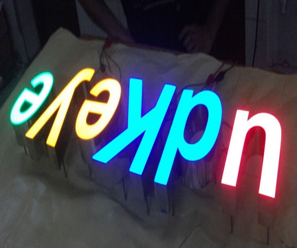 精品樹(shù)脂發(fā)光字