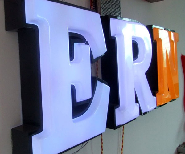 不銹鋼吸塑發(fā)光字