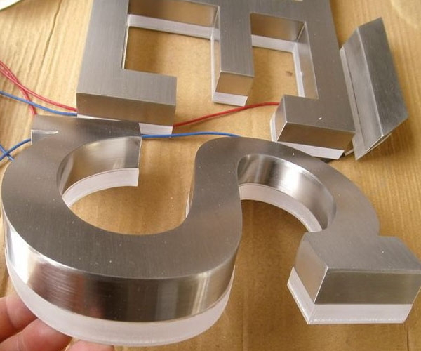 拉絲不銹鋼背發(fā)光字